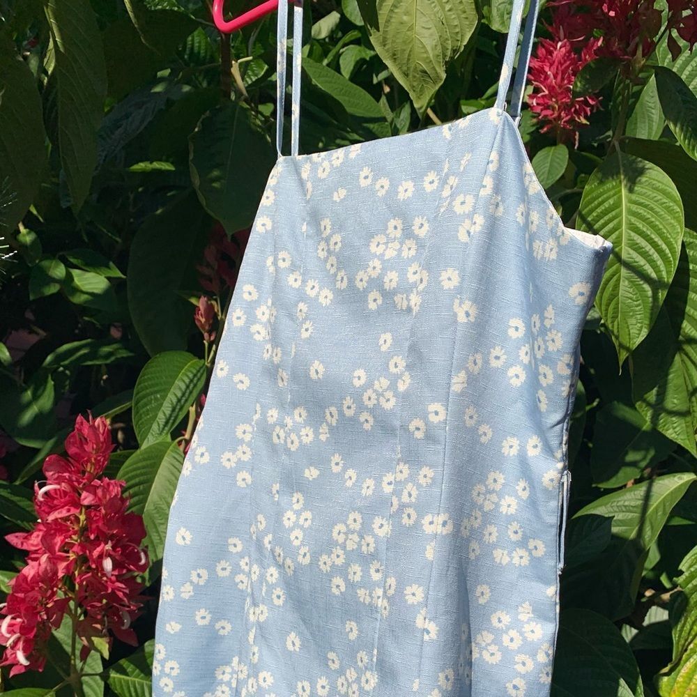 Beautiful dainty floral mini number~ NWOT~